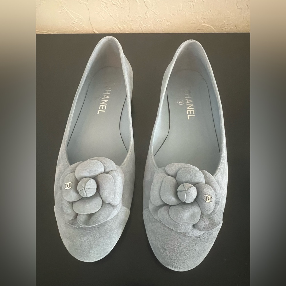 CHANEL Women's Light Blue Suede Camellia Ballet Flats size 40 - Picture 3 of 12